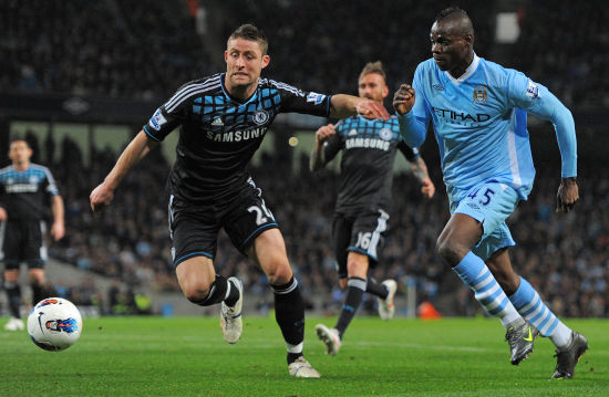 帮助游泳新 帮助游泳新